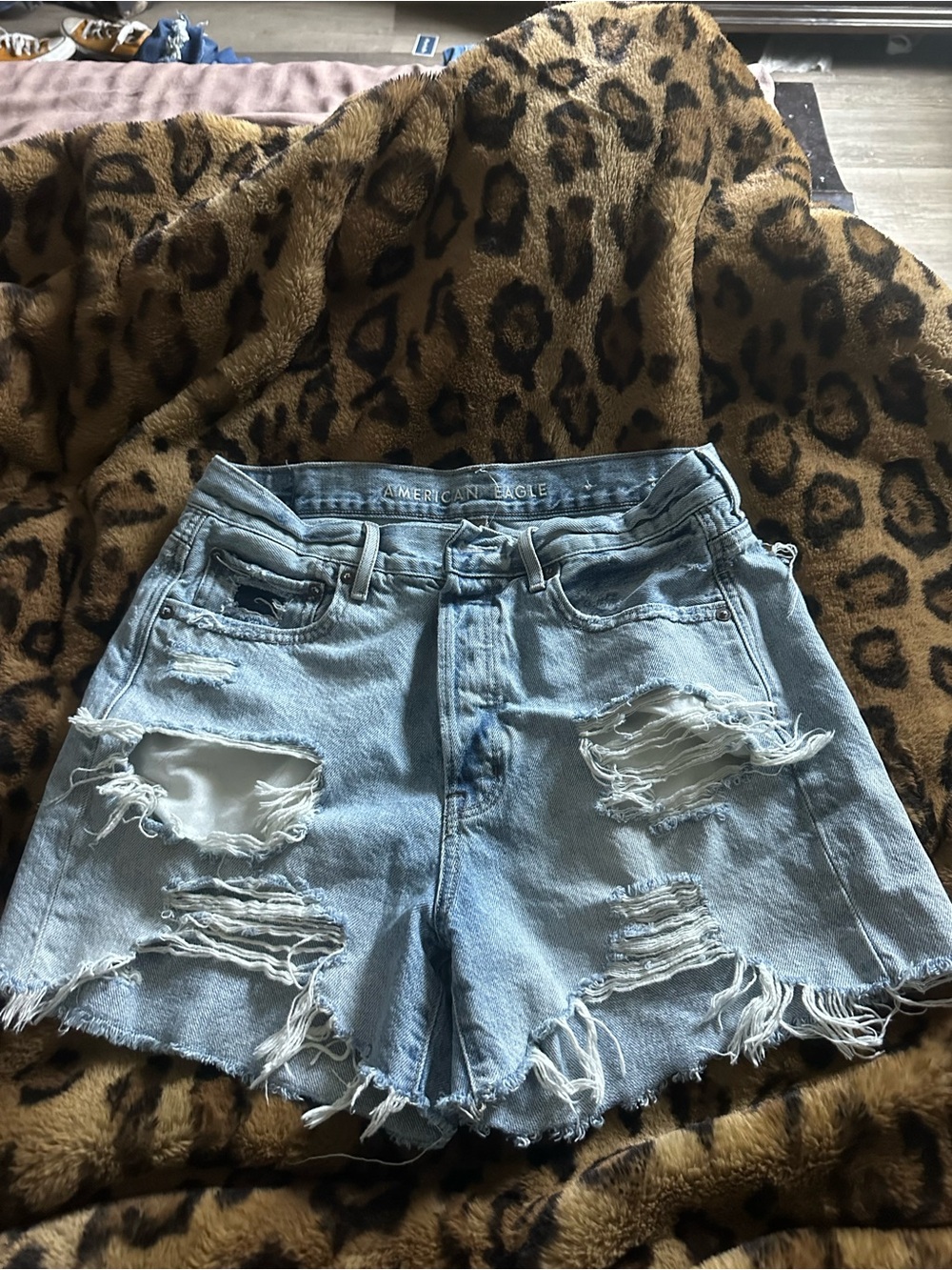 American Eagle 90s Boyfriend Shorts Light Blue Distressed Denim Jean Shorts